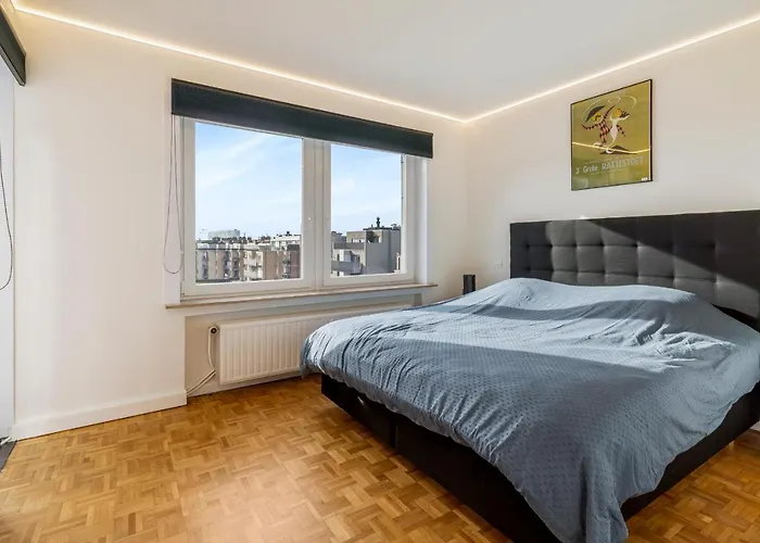 Fantastically Located Modern Apartment With Garage Available